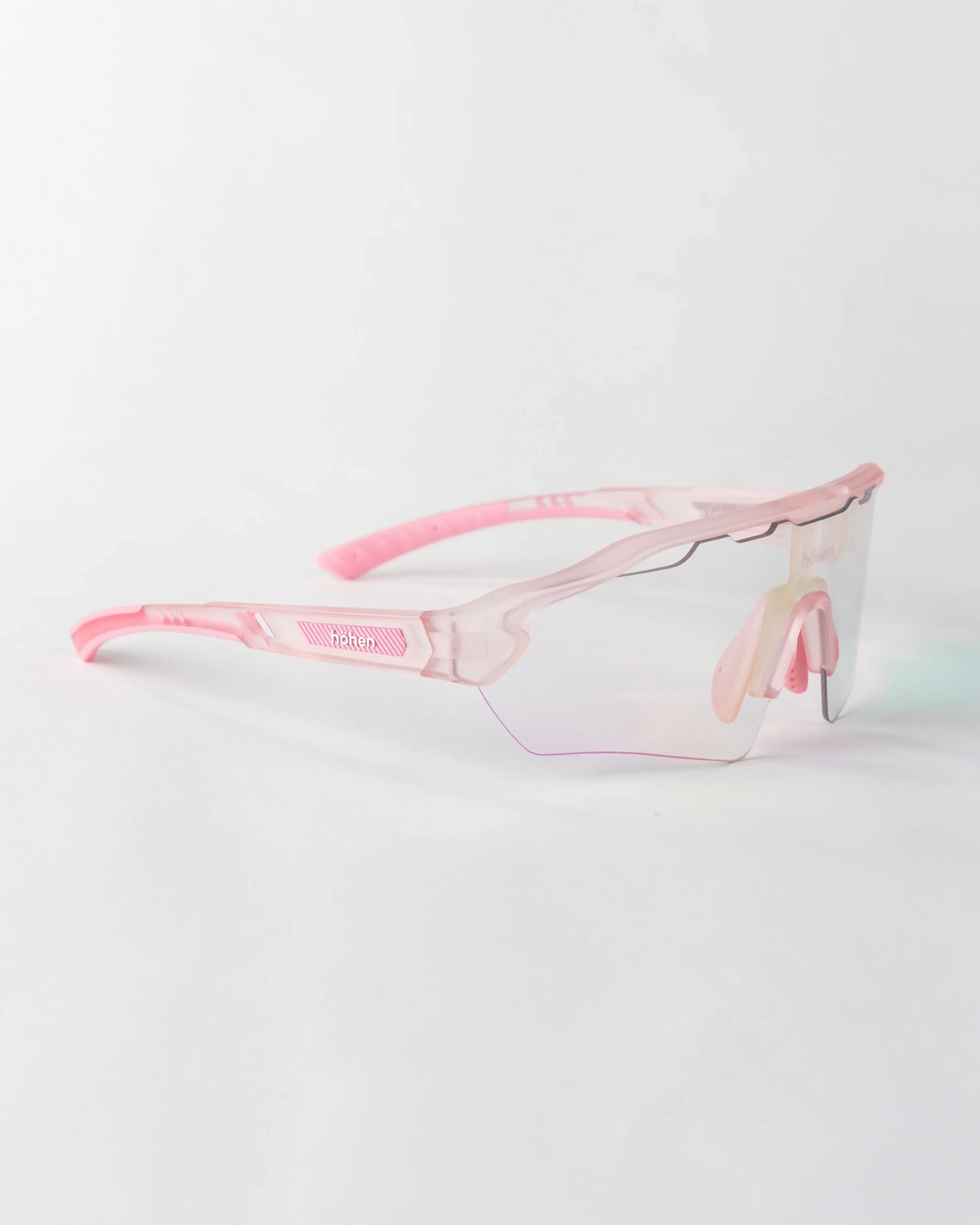 Side profile of the höhen aero sunglasses showing the adjustable pink nose pad and the höhen logo on the temple