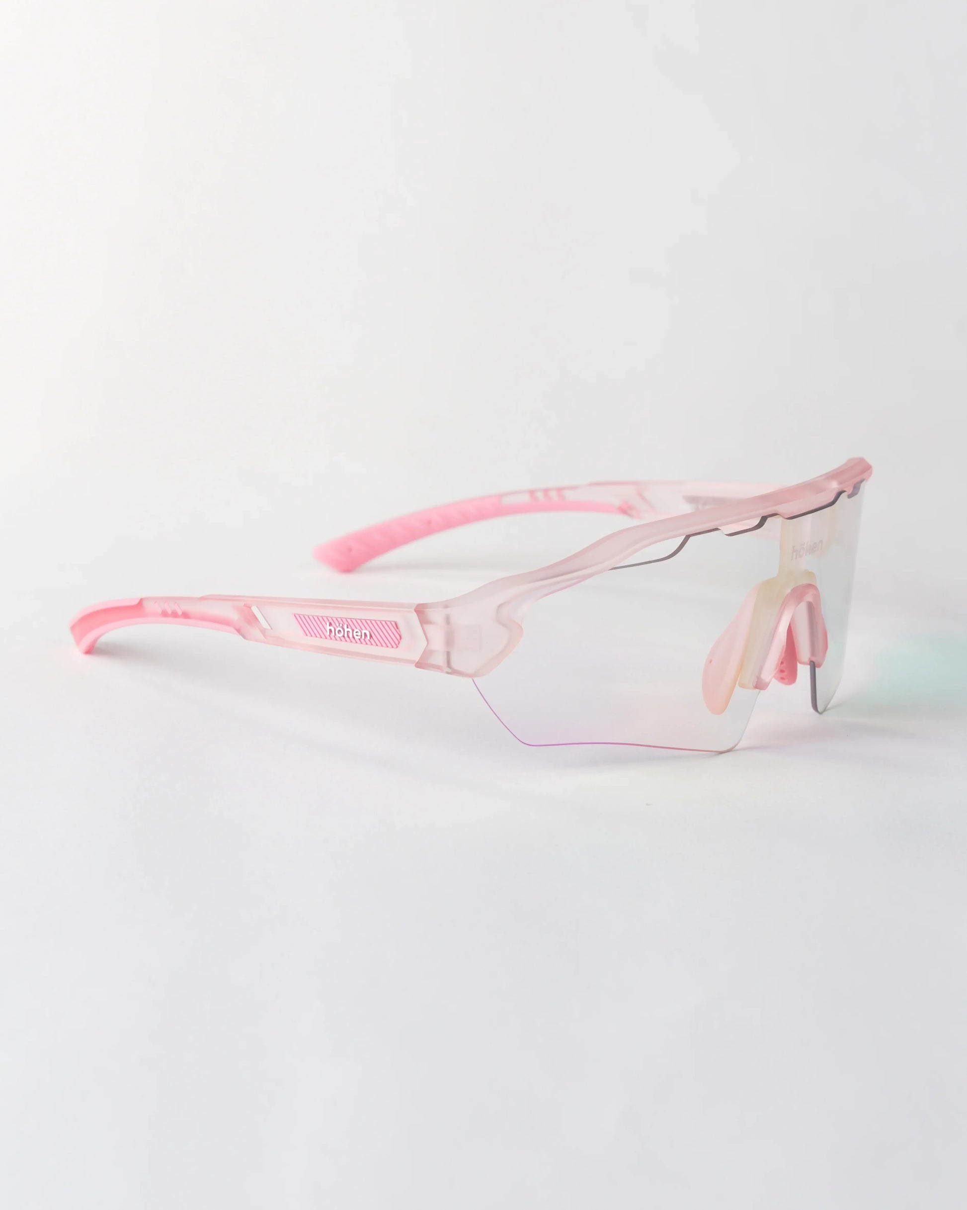 Side profile of the höhen aero sunglasses showing the adjustable pink nose pad and the höhen logo on the temple
