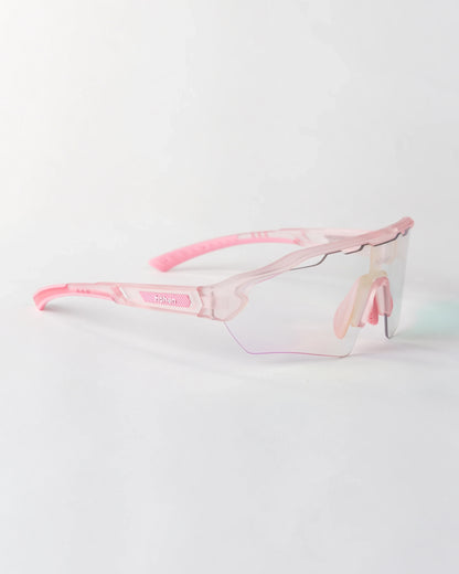 Side profile of the höhen aero sunglasses showing the adjustable pink nose pad and the höhen logo on the temple