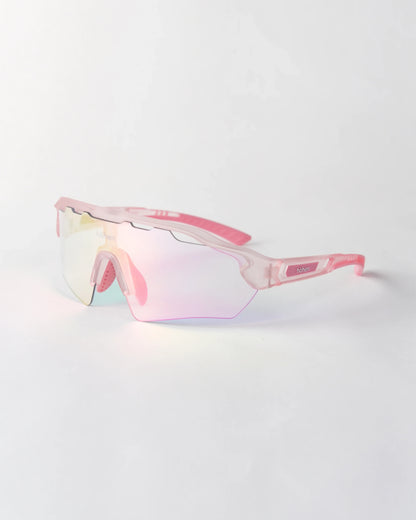 Three-quarter view of the pink höhen aero sunglasses, highlighting the wrap-around iridescent lens and ergonomic temple design
