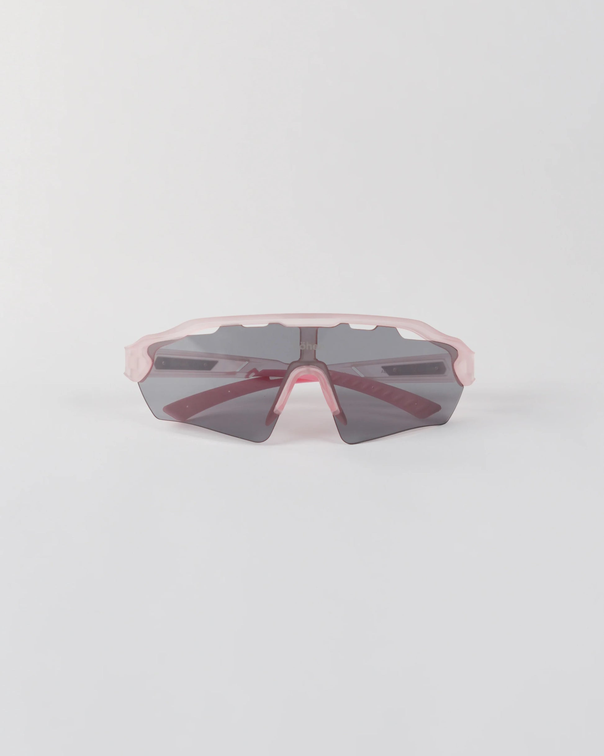 Frontal view of the höhen aero sports sunglasses equipped with a dark smoke lens for high-glare protection