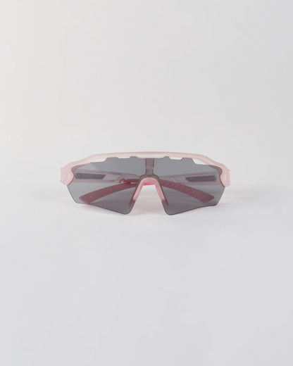 Frontal view of the höhen aero sports sunglasses equipped with a dark smoke lens for high-glare protection