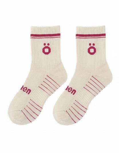 Pair of white höhen sports socks for women, technical design with support and comfortable fit for training